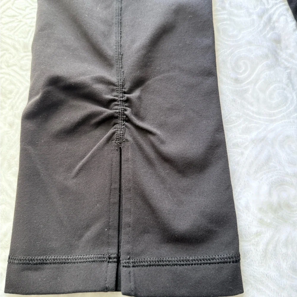 Lululemon Black Cropped Leggings Ruched Hem Size 4 - Picture 6 of 9